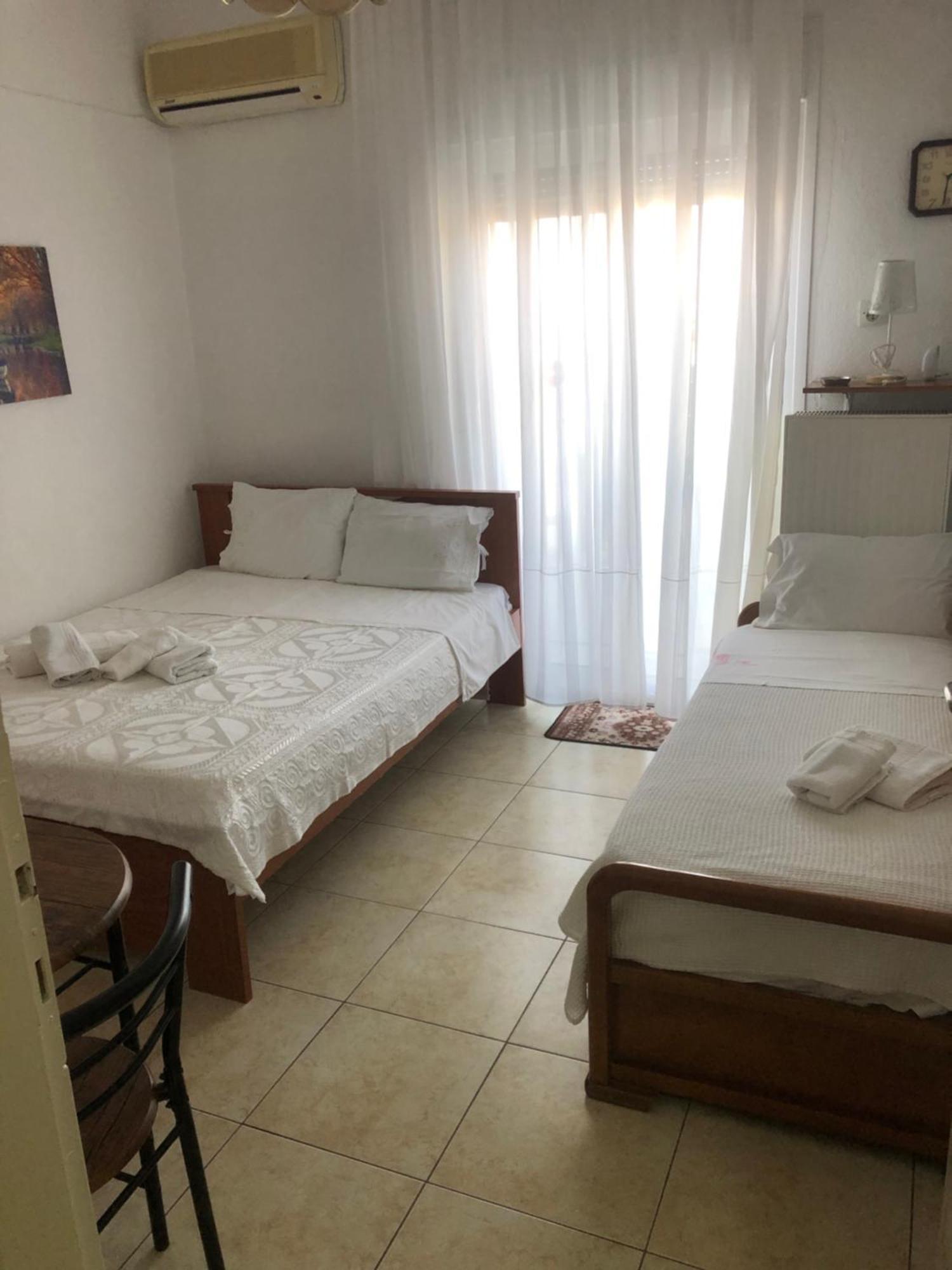 Nikos Rooms Néa Péramos Exterior foto
