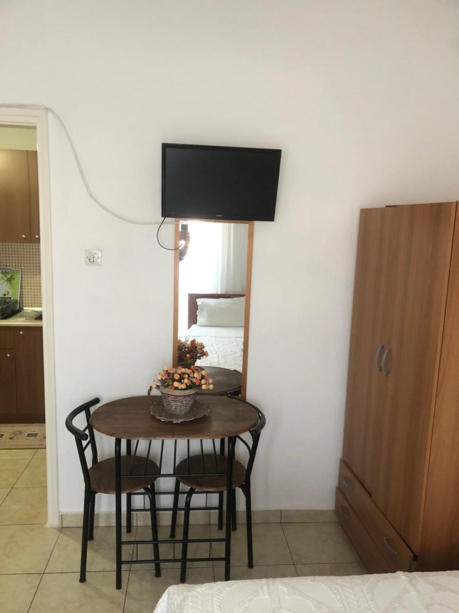 Nikos Rooms Néa Péramos Exterior foto